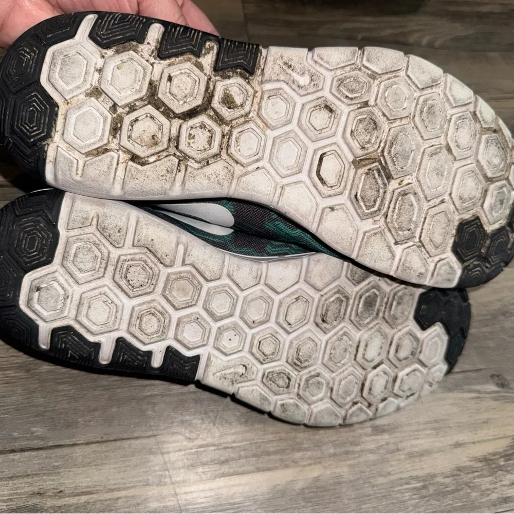 Nike Women's Black and Teal Running Shoes